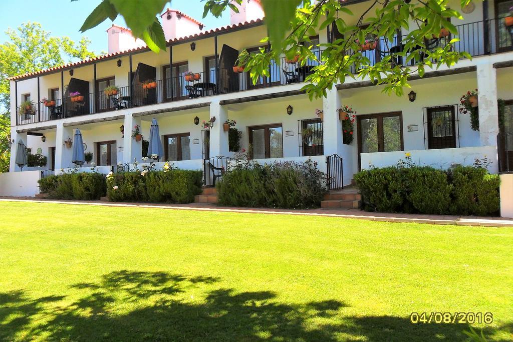 Hotel Apartamento Rural Finca La Media Legua Aracena Exterior photo