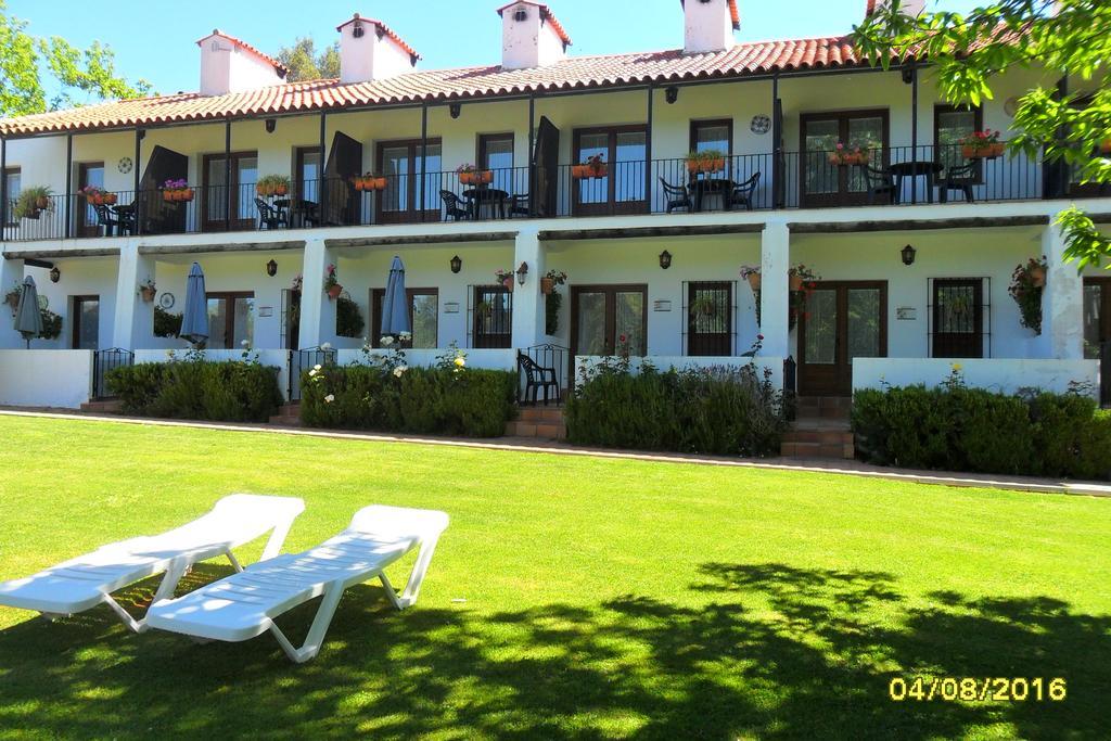 Hotel Apartamento Rural Finca La Media Legua Aracena Exterior photo